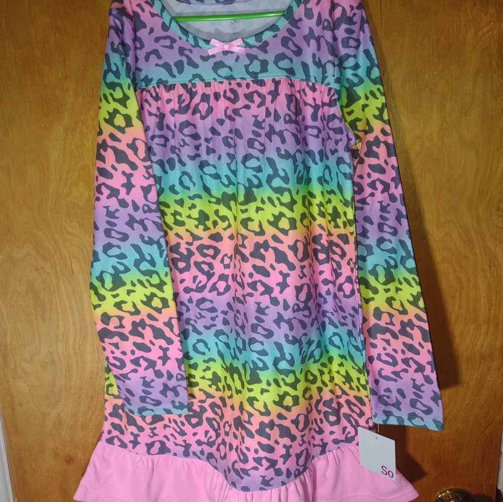 Girls rainbow colored nightgown. Sz 10.